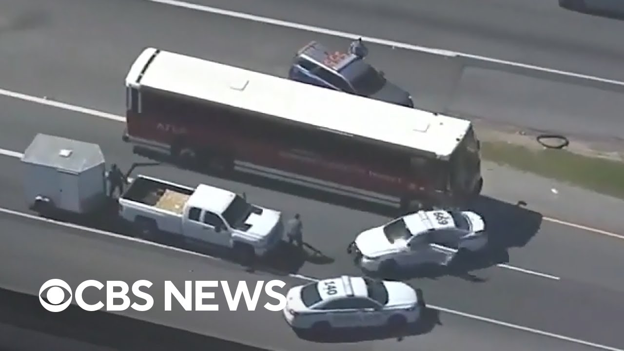 Police chase hijacked commuter bus in Atlanta, 1 person killed
