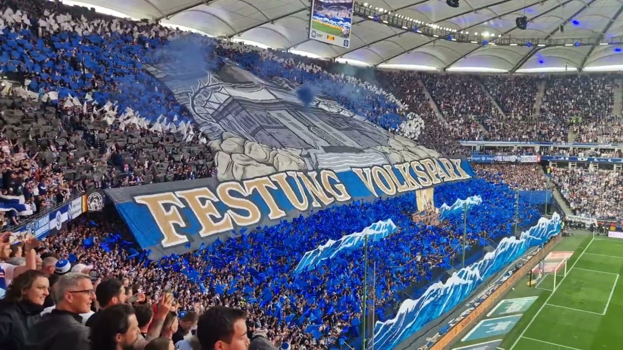 Hamburg : FC St Pauli Einlaufmusik / Pyrotechnik / Choreo