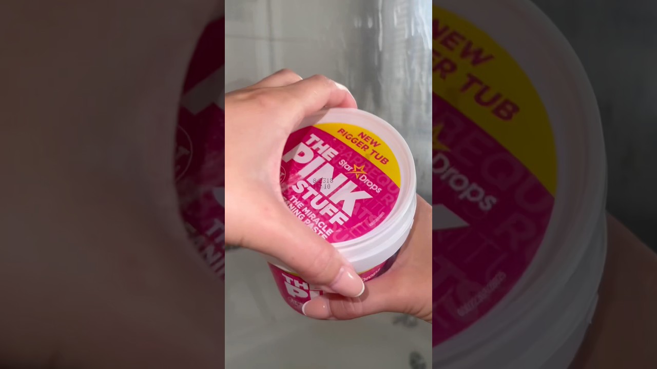 Shower screen clean with #ThePinkStuff Miracle Paste & SQeeZY Dual 🤭💖 @cleanwith_kayleigh 📹