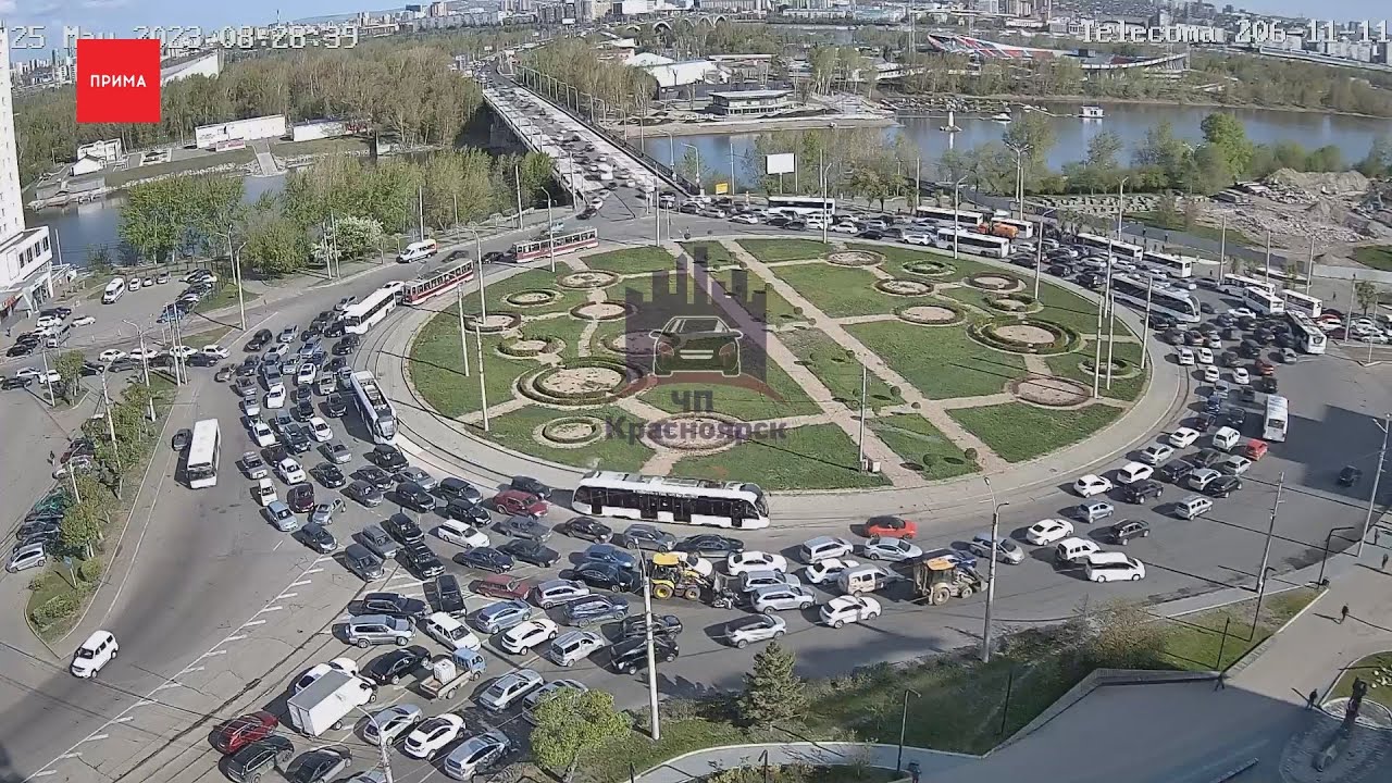Красноярск встал в километровые пробки