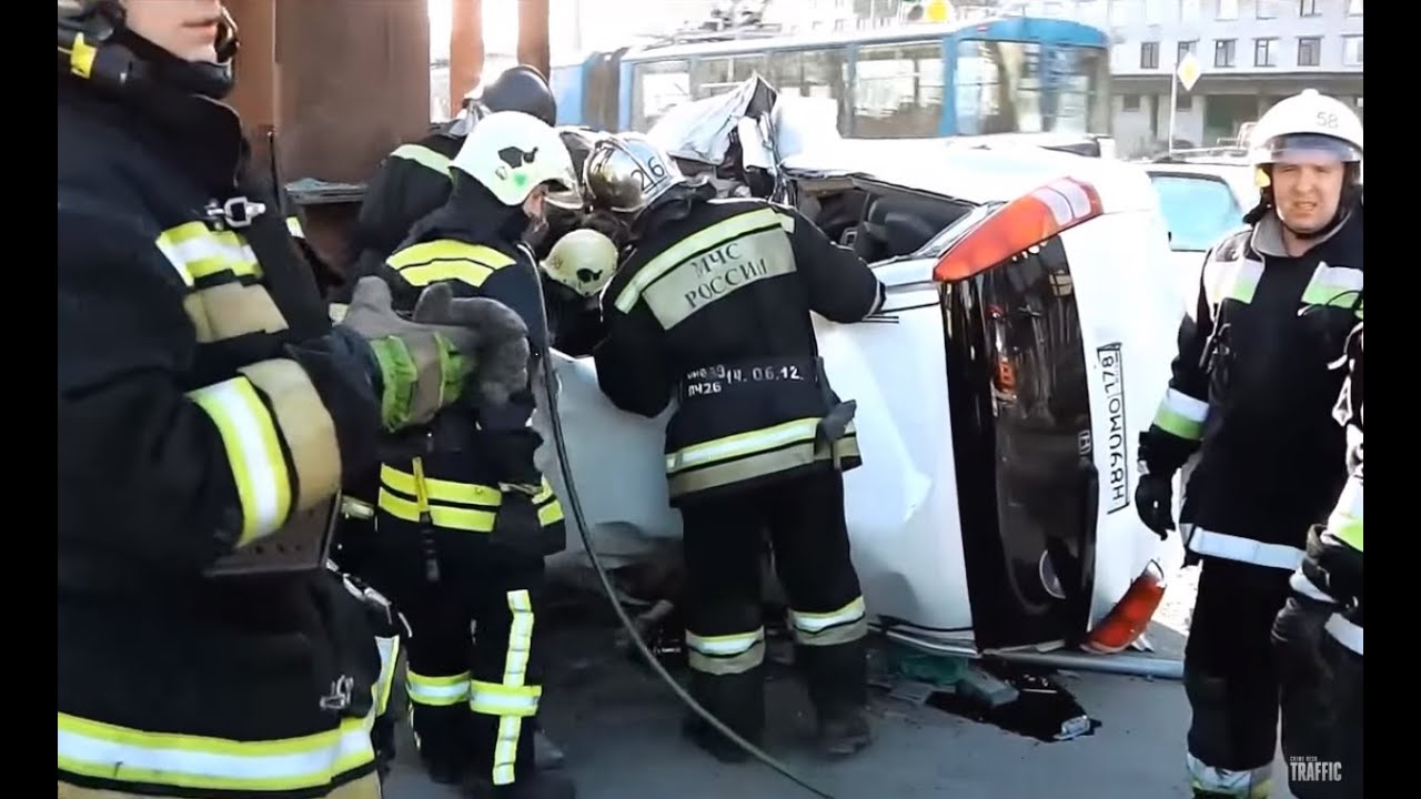 Road rescue ambulance | Help on the road after crash in Sankt Peterburq Russia