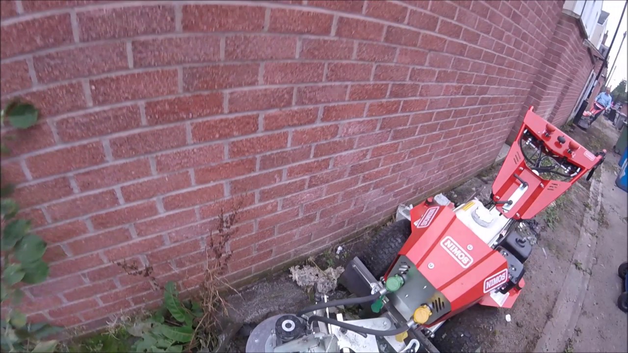 Nimos Mosquito HA Weedripper tackling heavy duty weeds