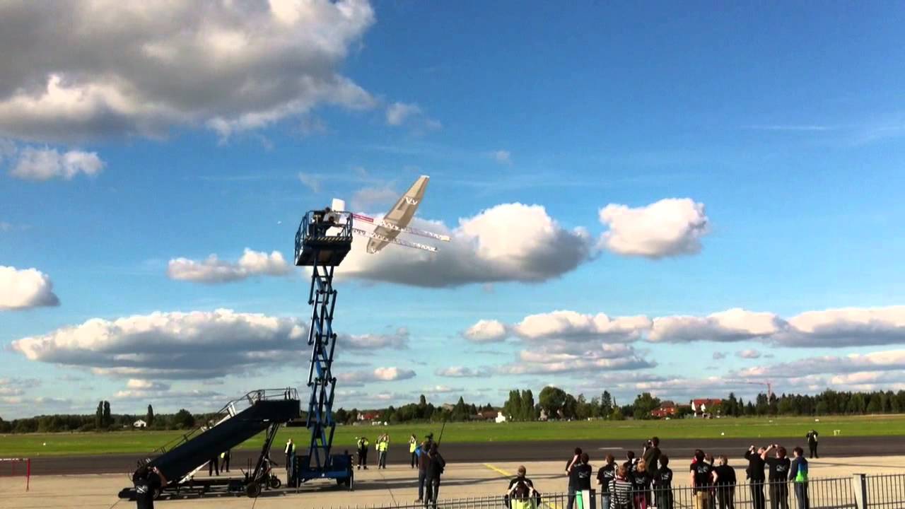 Largest Paper Aircraft Carolo-Wilhelminchen Outdoor Flight