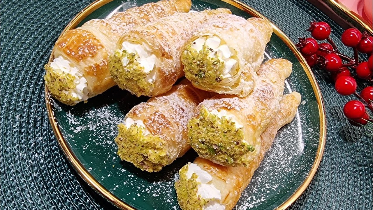 Конусы из слоеного теста с начинкой, идеальный десерт к празднику 🎄 Быстрый и простой рецепт.