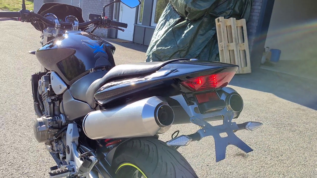 Honda CB900F Hornet 2004 cold engine start and walkaround