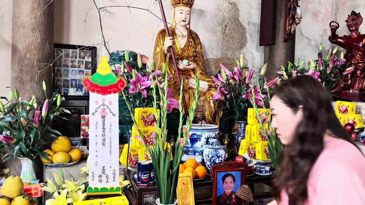 Triều Mồng 1 Tết Tại Chùa Làng Gốm Cổ Kim Lan Xã Bát Tràng