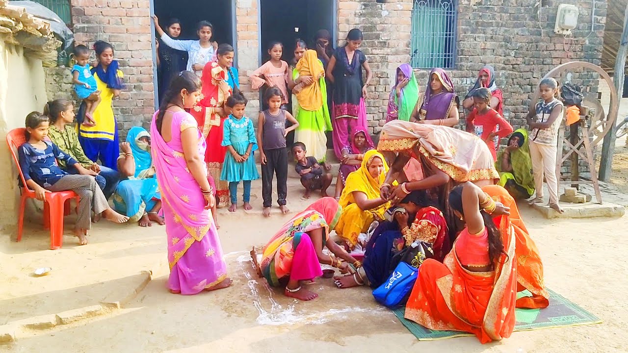 मां ने बेटी की विदाई पर फूट-फूट कर रोने लगी || How to dongh in village.