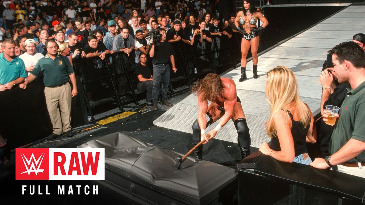 ПОЛНЫЙ МАТЧ: Скала против Гробовщика – Casket Match: Raw, 17 мая 1999 г.