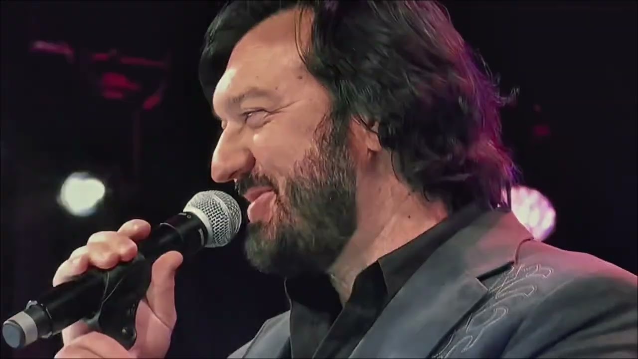 Richard Sterban makes his way back to the opry stage! ￼ “Introduction only” #oakridgeboys