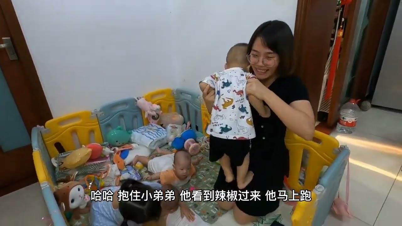 闺蜜带孩子来家里，刚上饭桌就发生意外，吓得媳妇赶紧抱起女儿跑 #日常生活