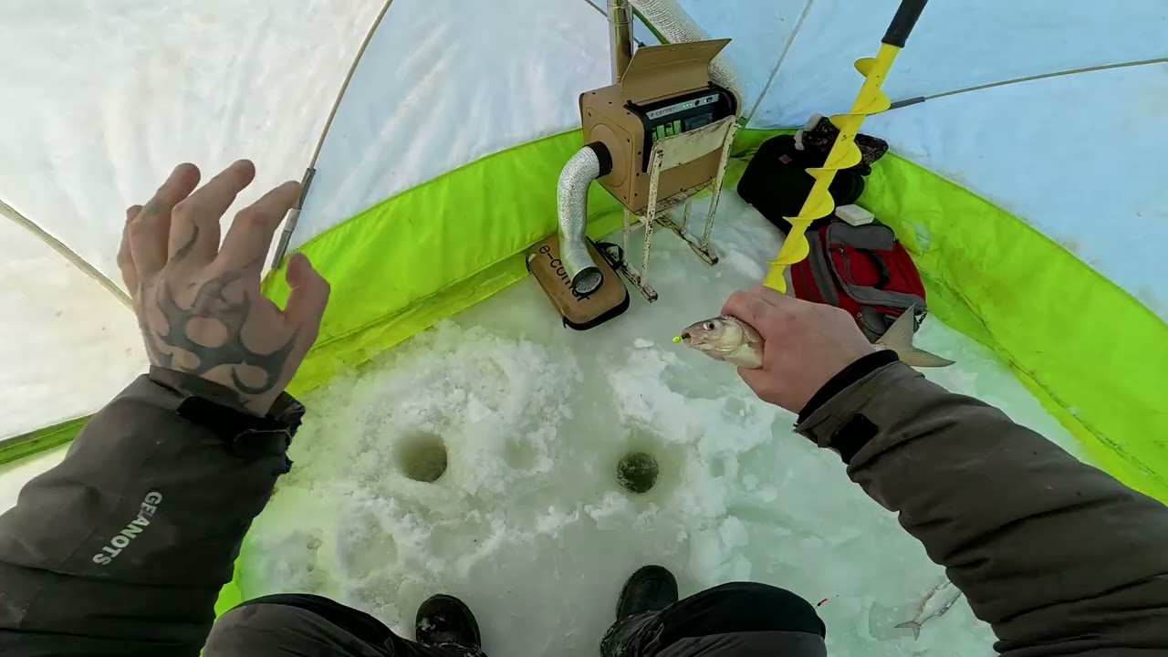 Рыбалка на таёжном озере продолжается😉