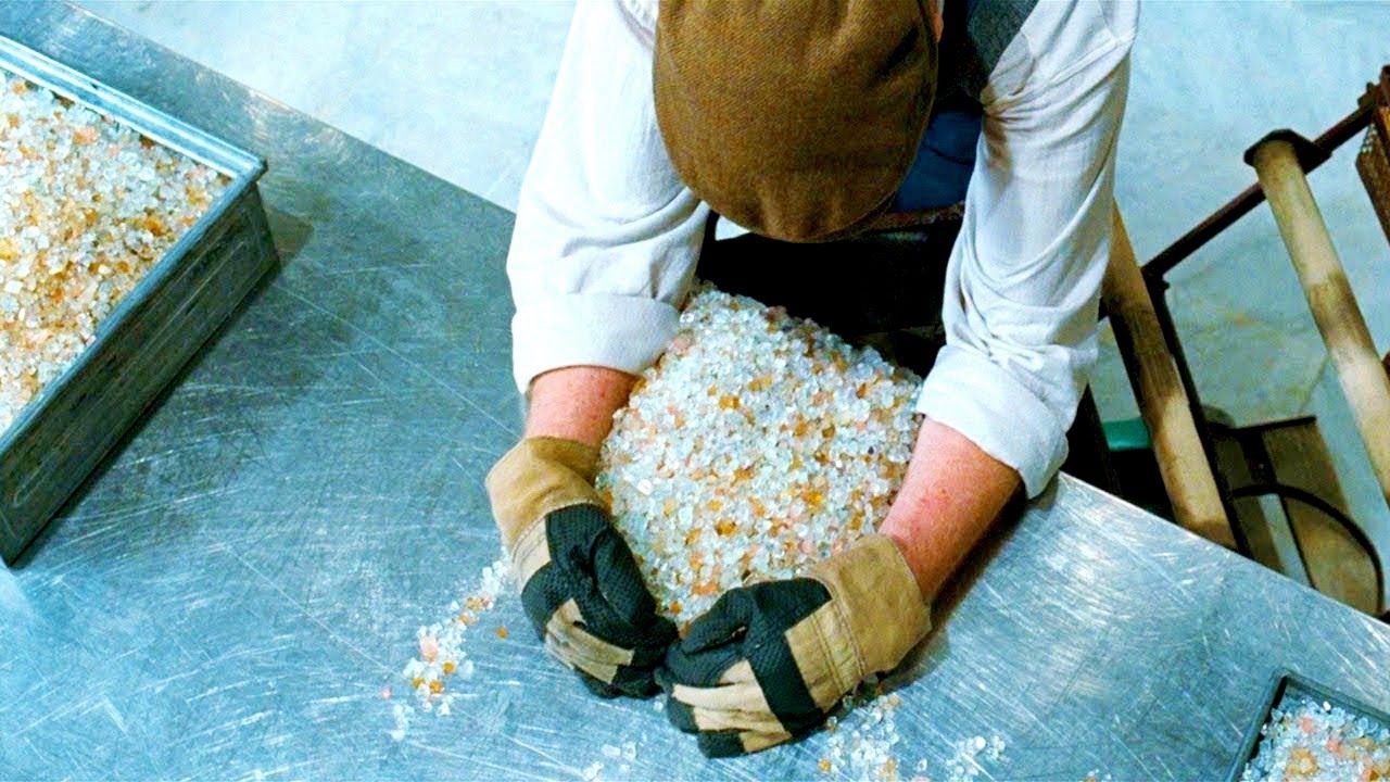 Idoso ROUBA 2 toneladas de DIAMANTES, mas NINGU&Eacute;M sabe!