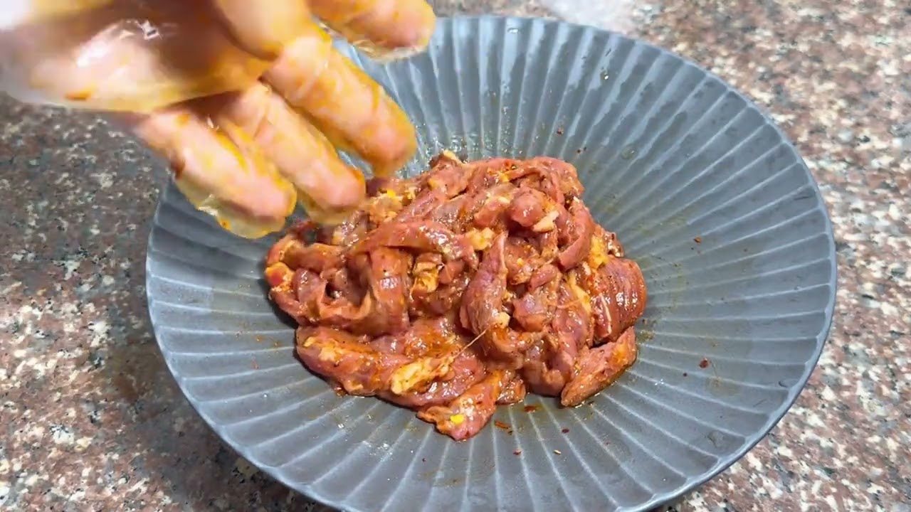 西兰花梗炒牛肉，特别好吃的一到菜，大家可以试一试#家常菜 #菜梗炒牛肉