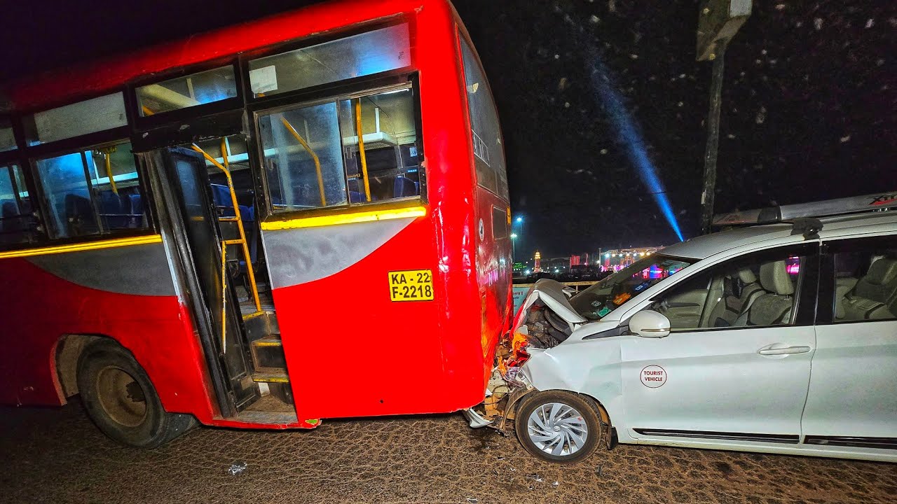 Tourist Taxi Smashed After Hitting Passengers Bus In Mapusa!
