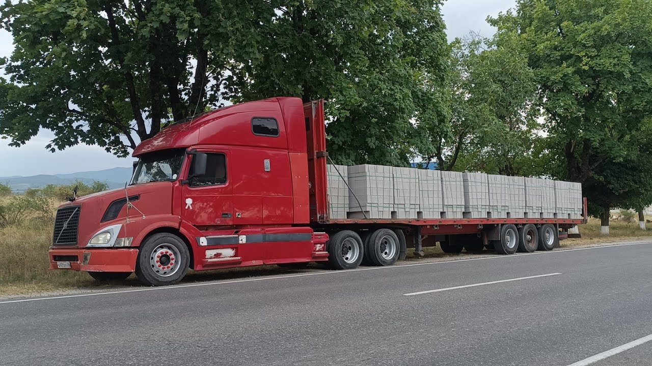 Volvo VNL 670 Феникс под площадкой, "открытый рейс"