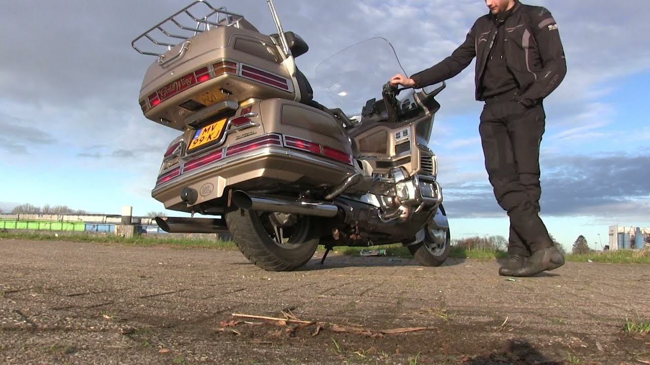 Een supersport coureur op een GOLDWING