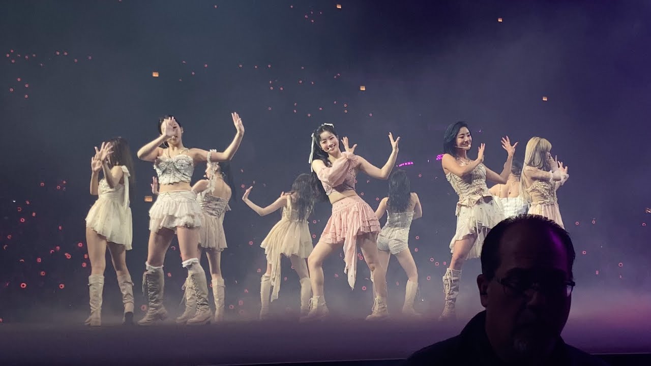 TWICE (FANCY) - TWICE 5th World Tour “Ready To Be” Chicago Day 1 [4K]
