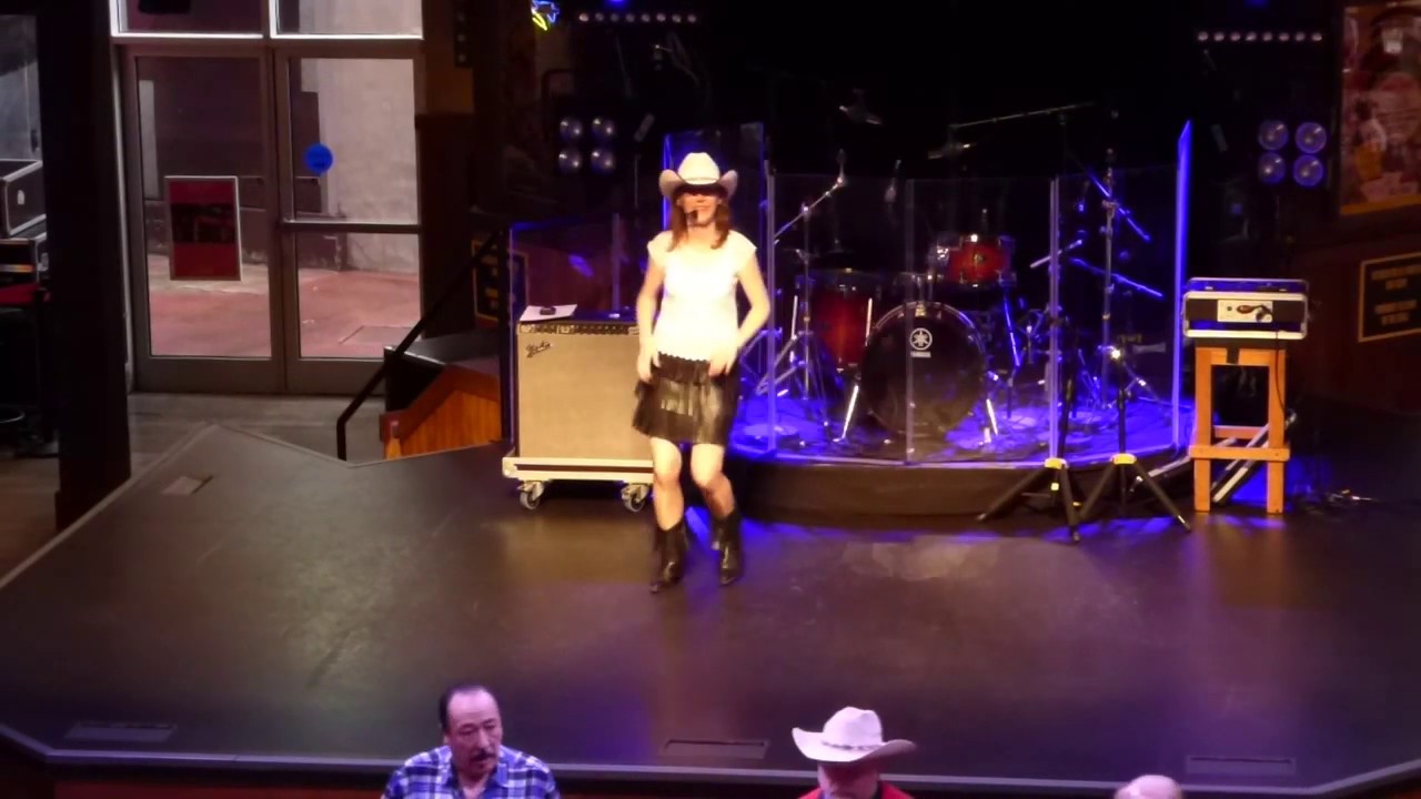 BARN DANCE Line Dance (Démo) - Séverine Moulin Billy Bob's