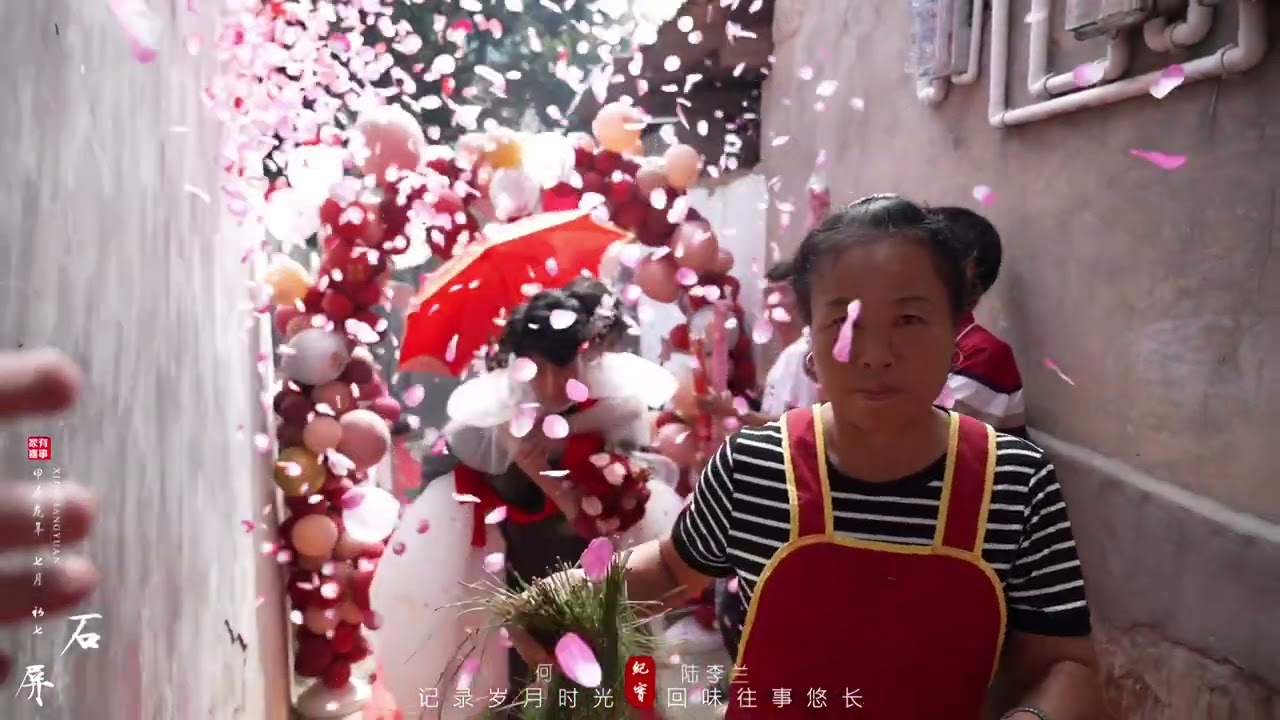 在七夕情人节这天和自己相爱多年的大学同学结婚本来就已经很有意义了，再放一场唯美的烟花这场婚礼真的太浪漫了！#婚礼纪#航拍婚礼 #七夕的正确打开方式 #农村婚礼好热闹 #七夕的仪式感