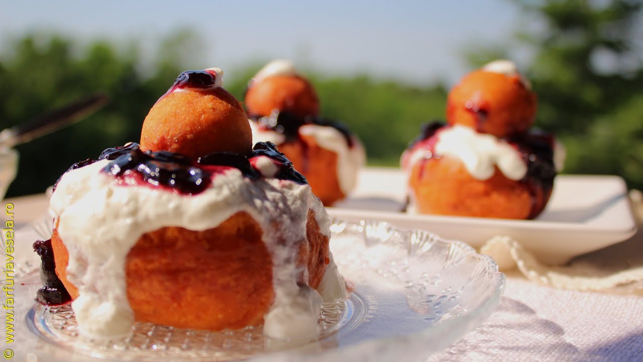 Papanasi cu smantana si dulceata | Farfuria vesela