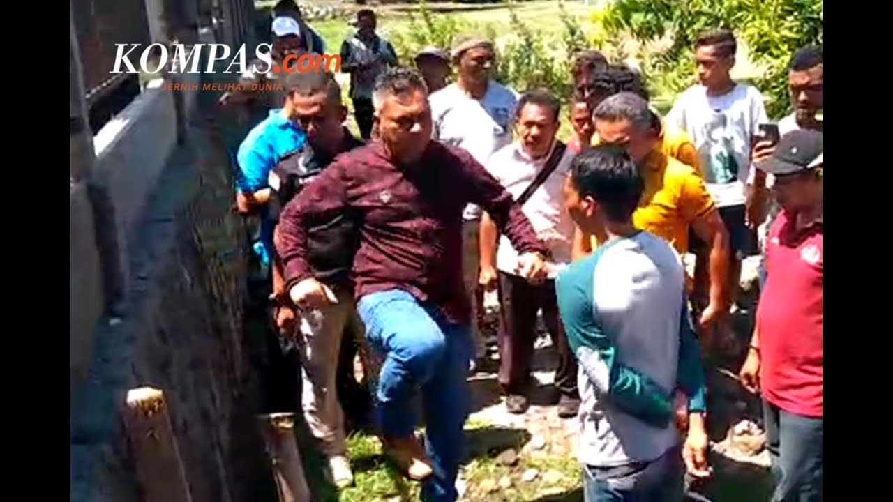 Bupati Sikka Nyaris Tendang Pengawas Proyek karena Puskesmas Ambruk | berita Kompas
