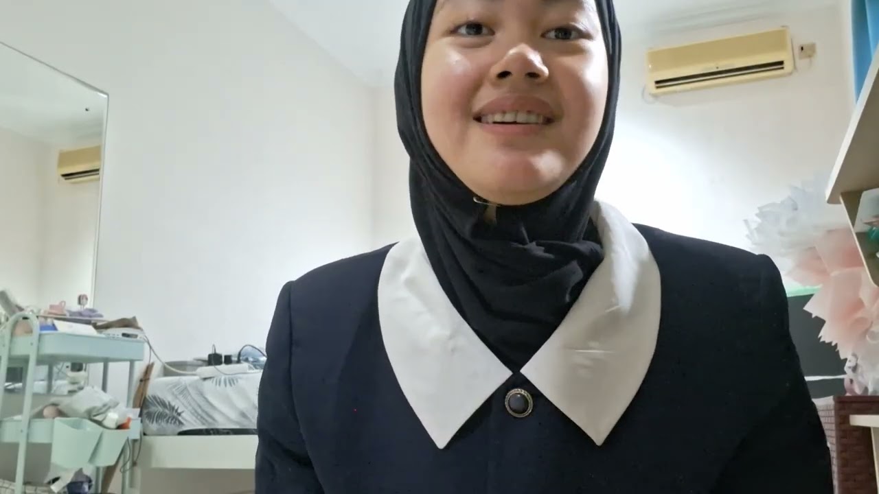Self Introduction Salma Enisia Damara (2023031094) 