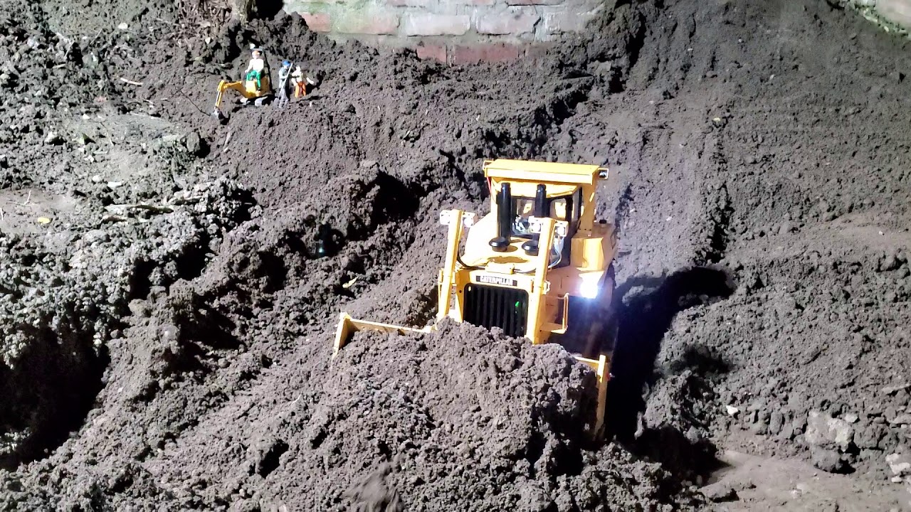 RC4WD DXR2 Dozer Extreme Pushing