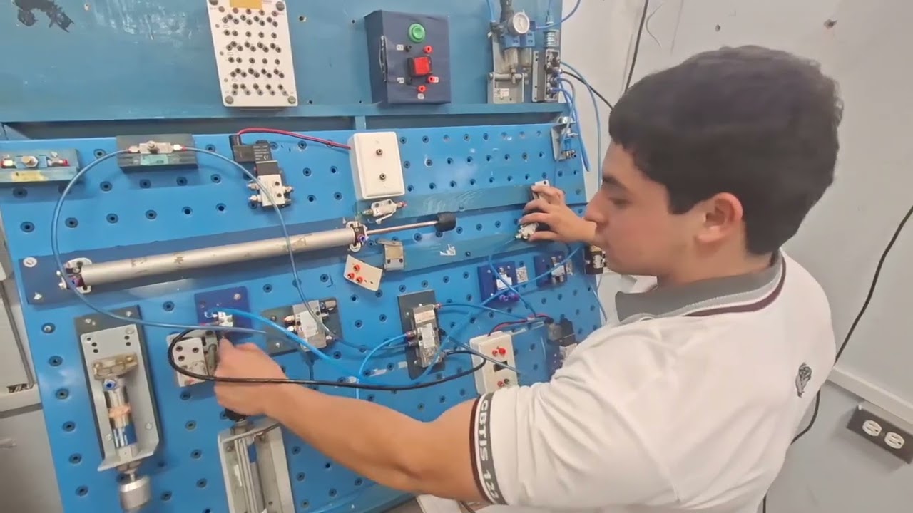 Práctica 7, retracción automática controlada
