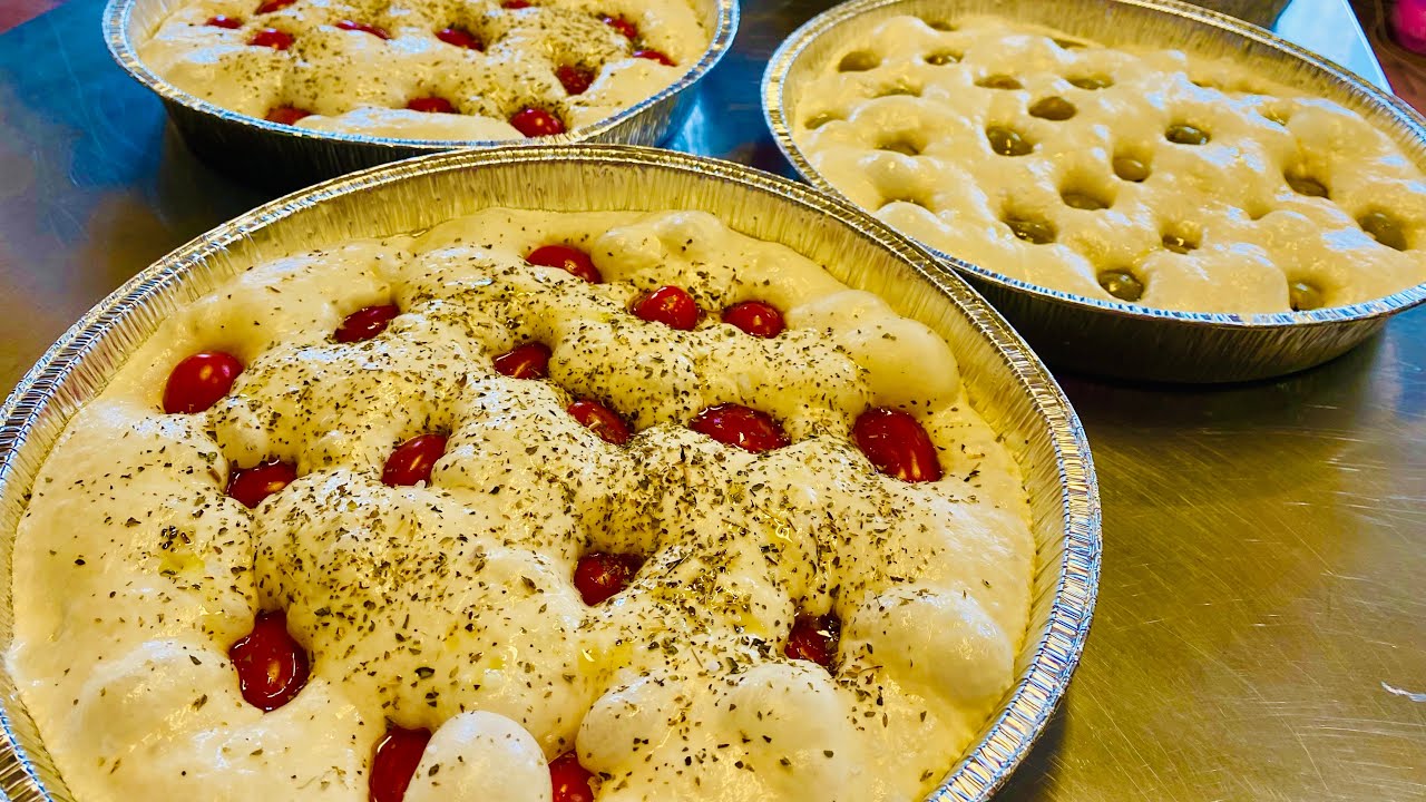focaccia ￼ soffice ￼morbidissima .La più facile del mondo.se la provi la farai sempre ￼￼.