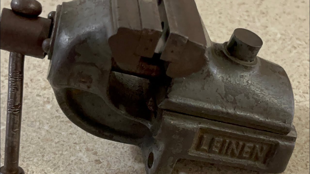 Tornillo de banco vintage de la marca leinen de 210 dólares.