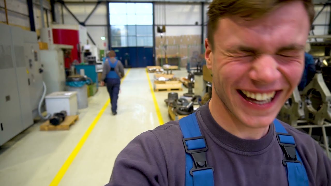 GBS TEC studenten geven rondleiding door fabriekshal GBS