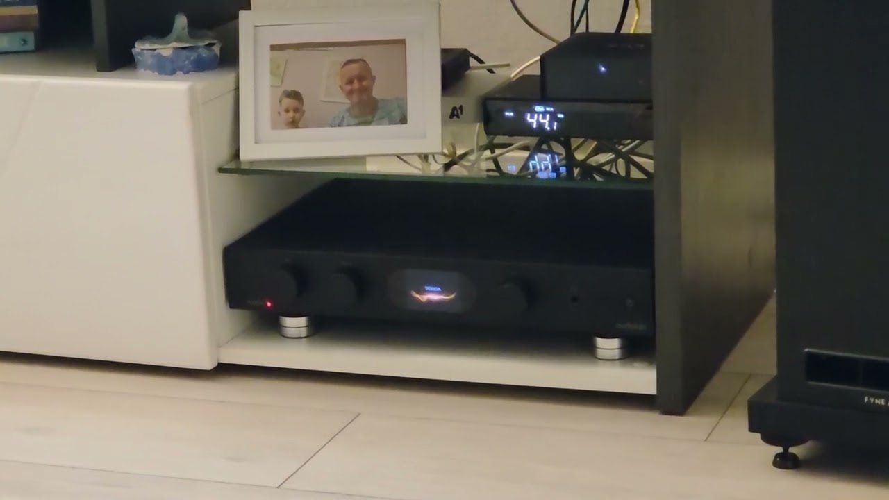 Topping E70 Velvet trigger out to aux1 on Audiolab 7000A