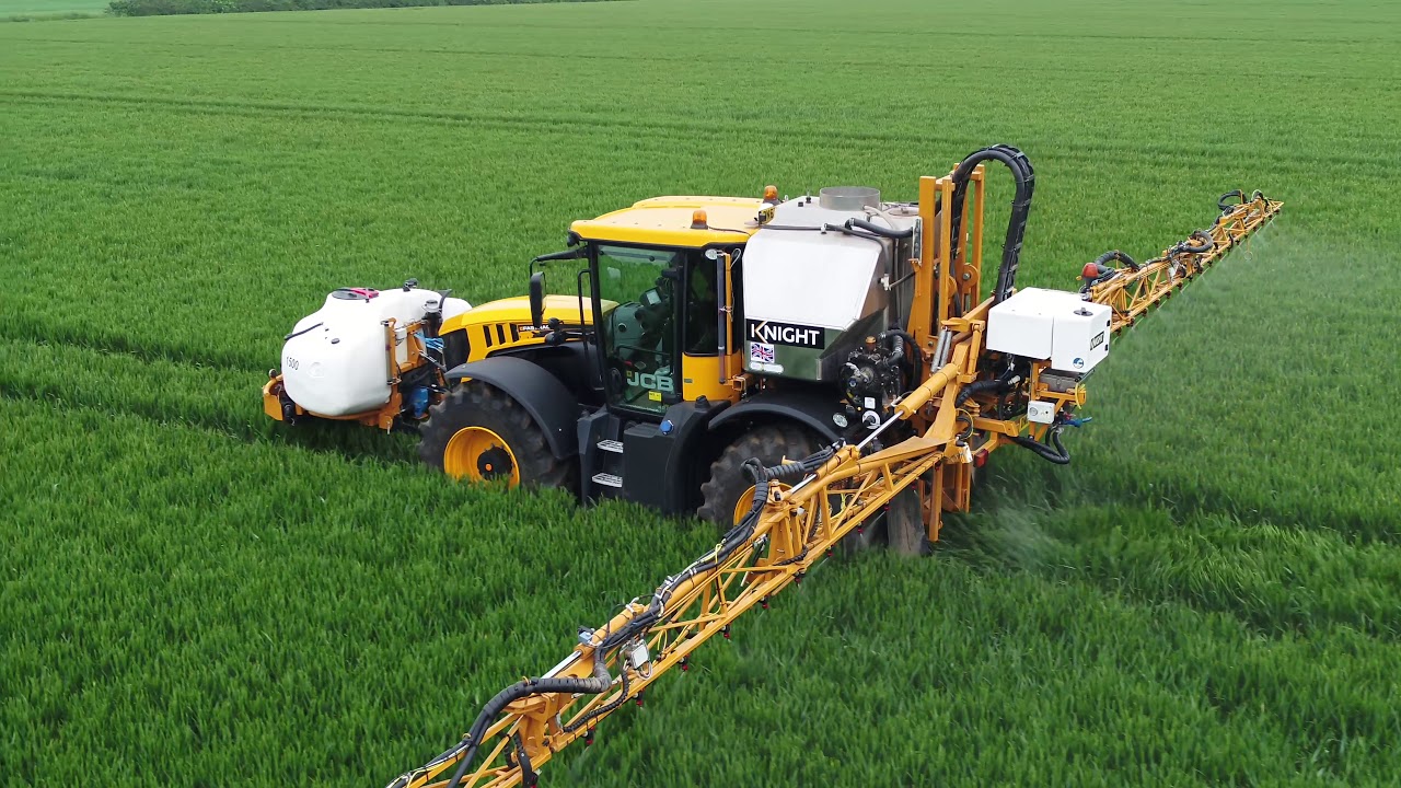 Knight Sprayers JCB Demount sprayer with 1500l front tank