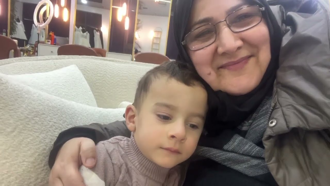 In shopping.We visited the shops Mağazaları gəzdik. Vafli bişirən aparat aldım.Salona getdik. 