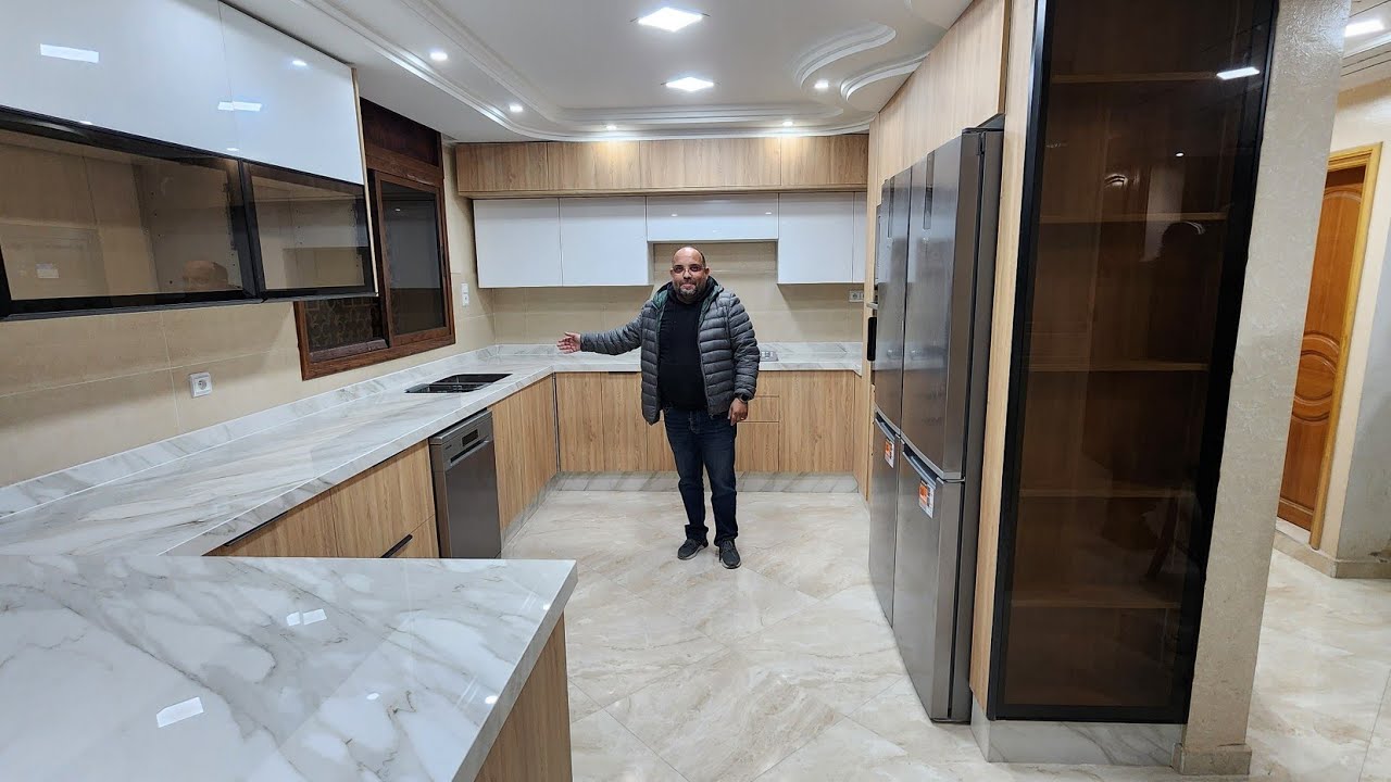 cuisine en bois latté façade en mdf couleur chêne et blanc