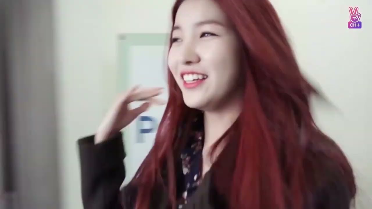 GFRIEND Sowon getting her driver's license (1 of 2)