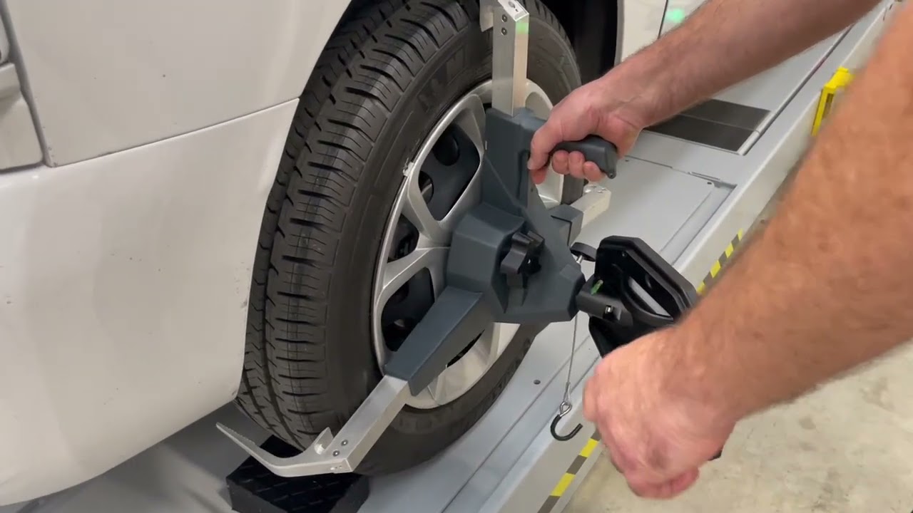 Beissbarth Q.Lign Q.Grip Wheel Clamps - Impressively quick to clamp