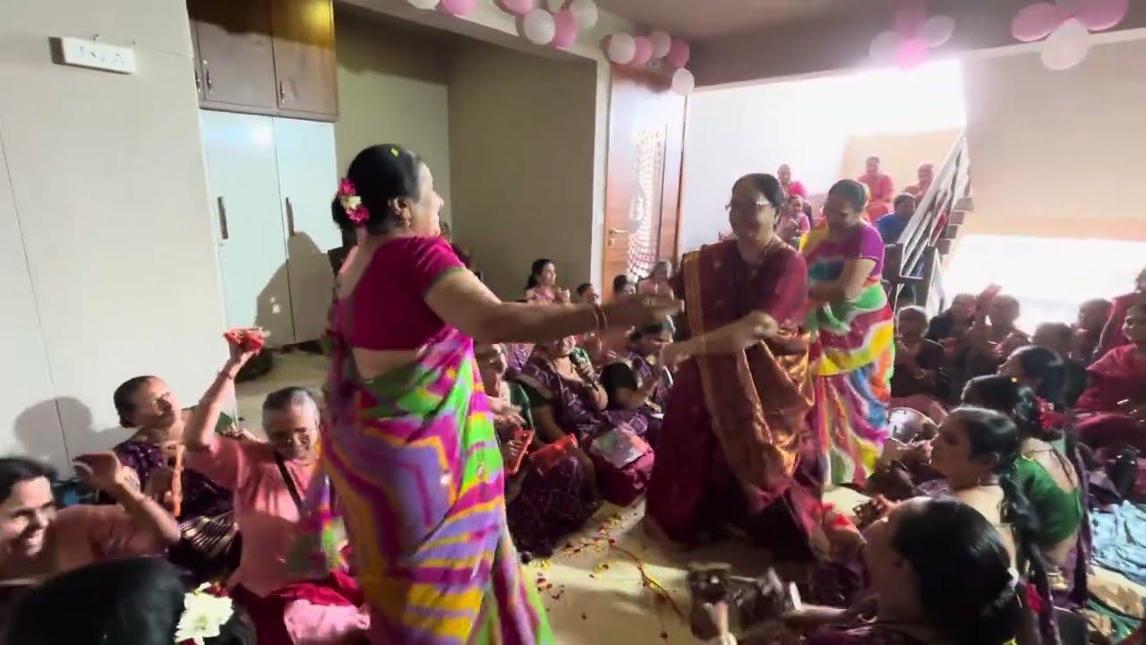 લખેલું છે 🌷અમદાવાદ માં 🌷સોનાનું    પારણું 🌷