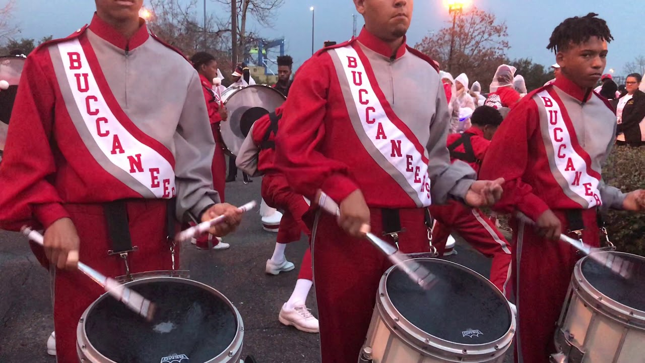 Edna Karr vs West Jeff (Drum Section Battle) | Bacchus Parade 2.11.18