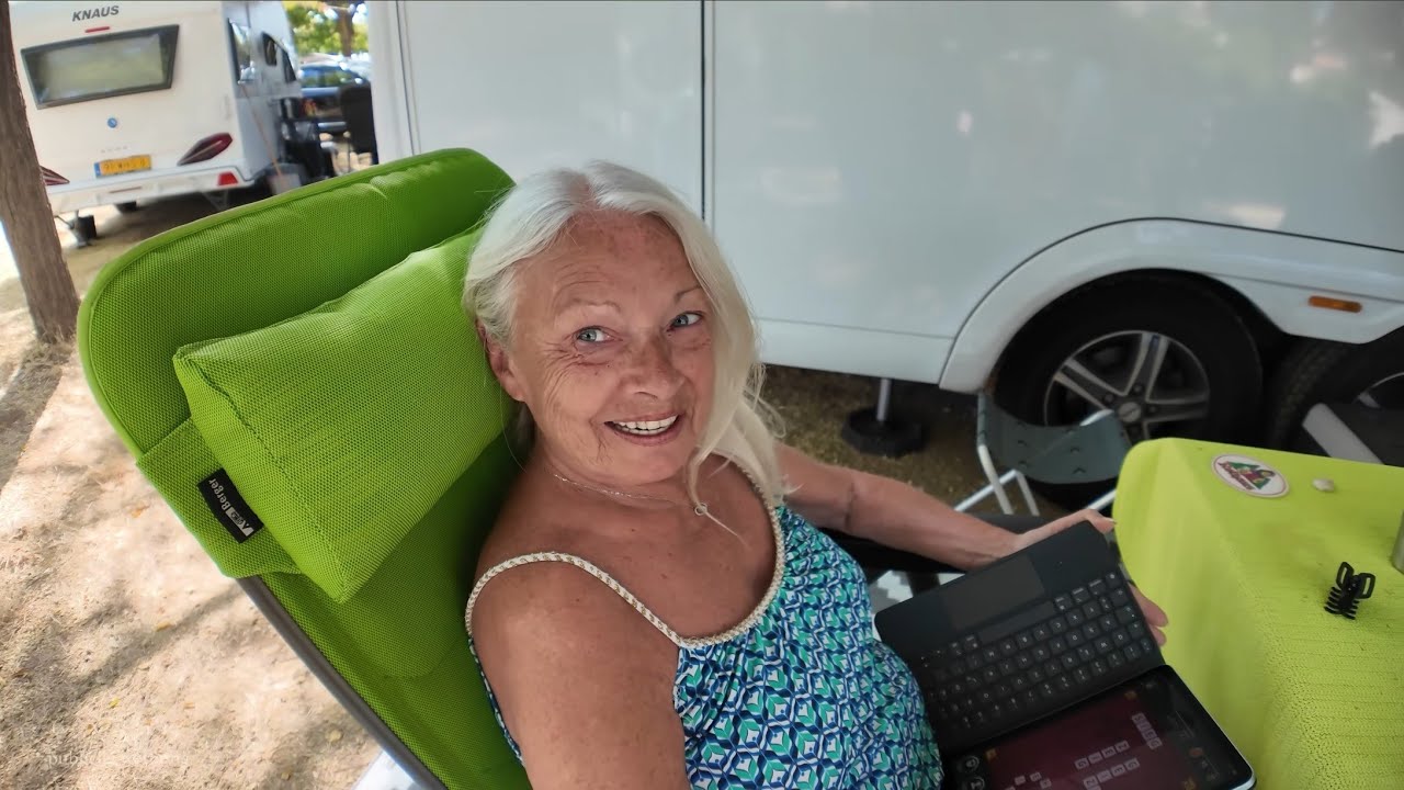 Viviane LIEBT das Camping. Leben im Frankia Wohnmobil in Südfrankreich auf dem Campingplatz. 