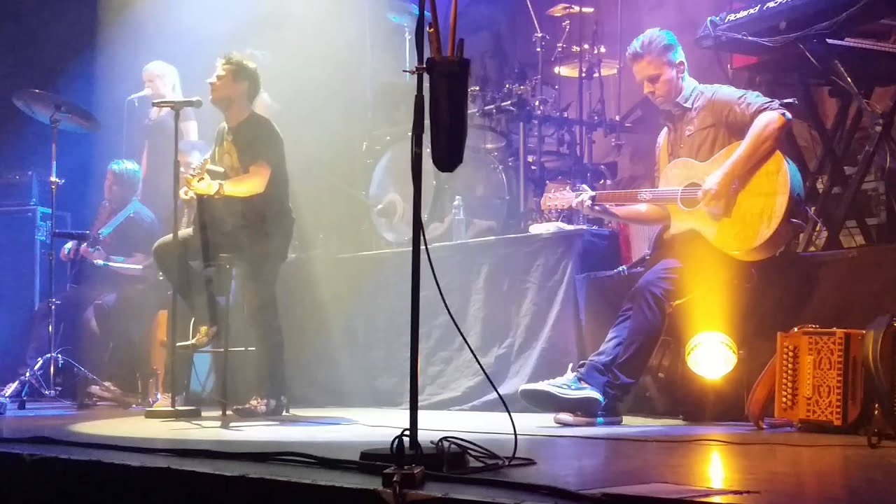 Plumbo - Mine barns bein