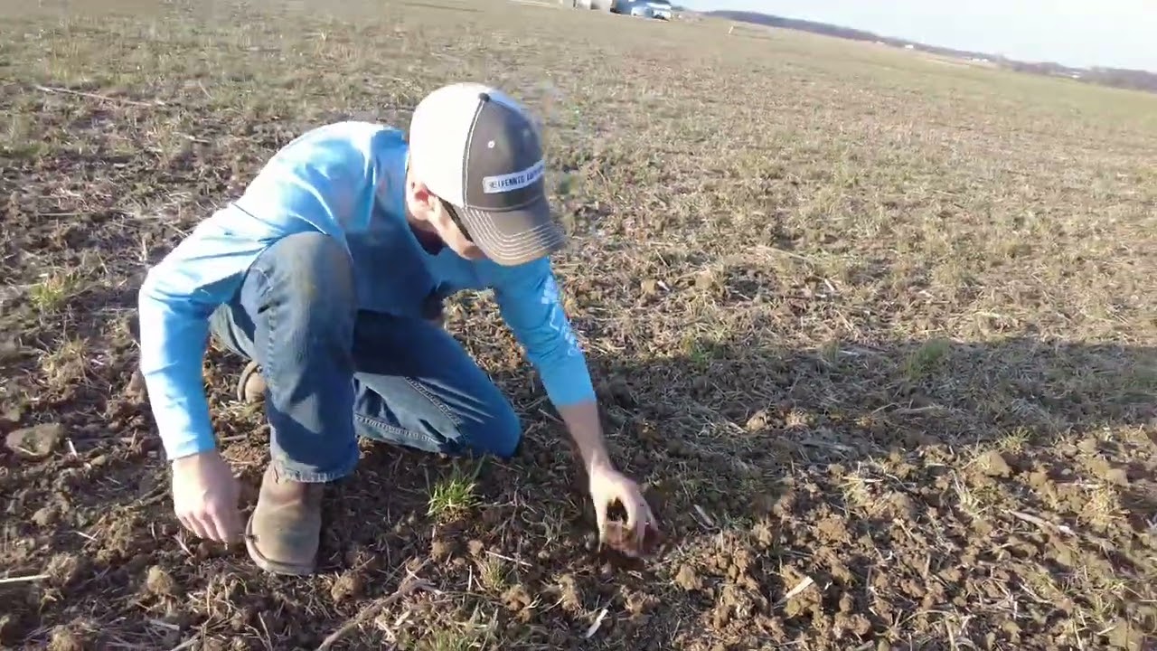 Подготовка семенного ложа в начале сезона с помощью Salford 1224