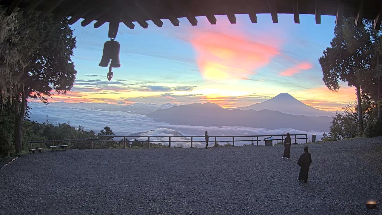 【4K】2023年8月31日 七面山（標高1,982m）から見た富士山