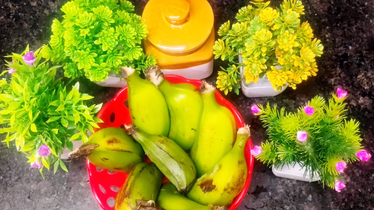 😮आज बन रही है गाँव स्टाइल कच्चे केले की मसालेदार सब्ज़ी 😋