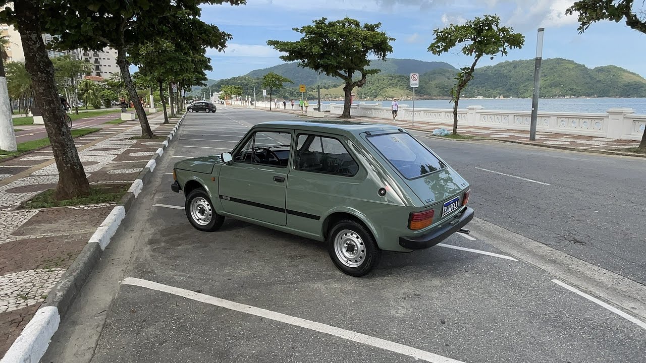 Fiat 147 C Verde Taranto depois de uma limpeza geral.