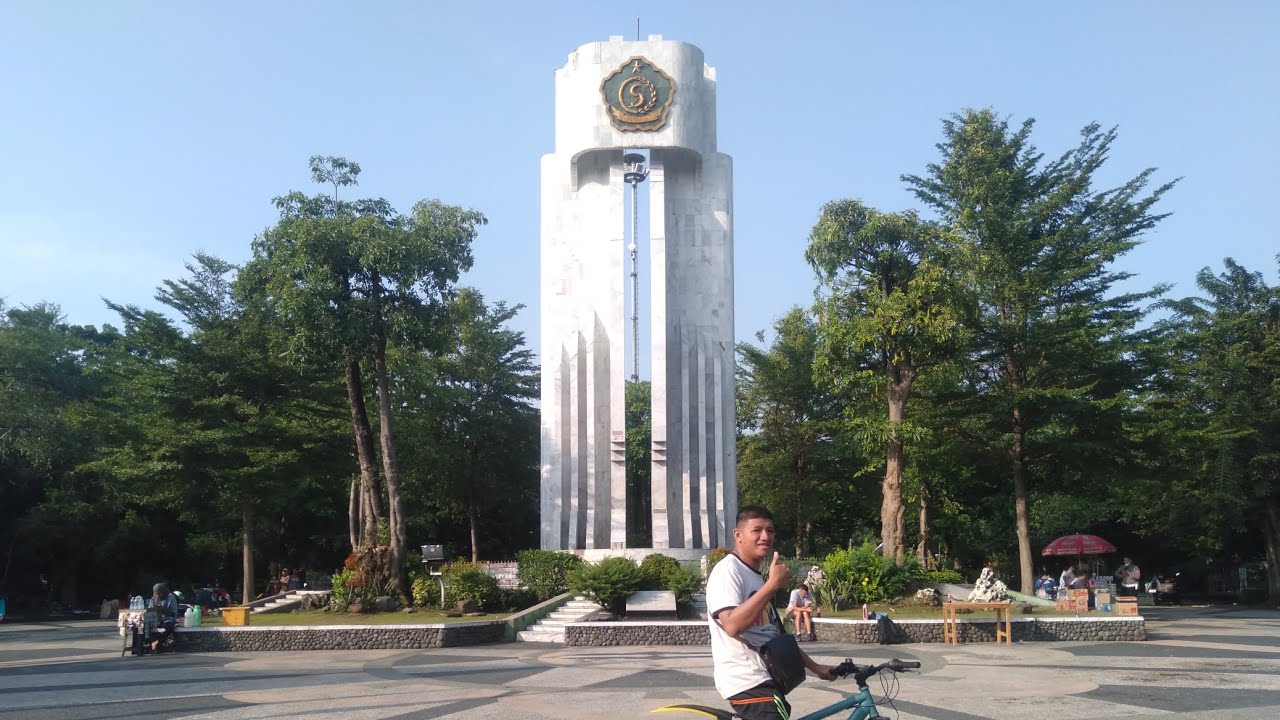 BERSEPEDA DI ALUN-ALUN SIDOARJO – MENIKMATI SUASANA PAGI HARI DI MONUMEN JAYANDARU