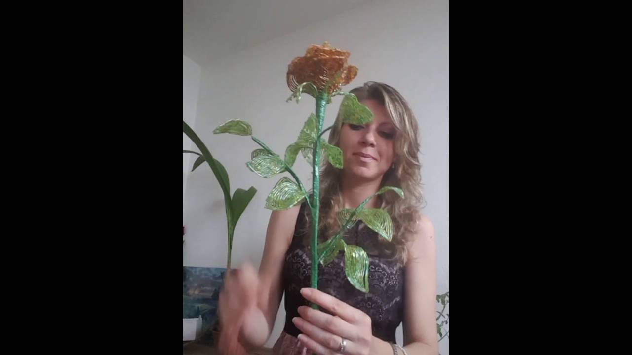 Beautiful handmade rose from glasbeads. Einzigartige handgemachte Rose aus Glasperlen 😊