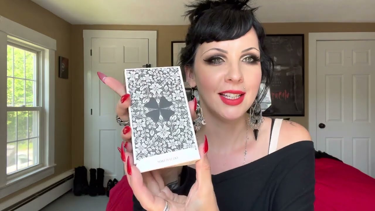 Get Out of My Garden! Unboxing the La Flora Tarot