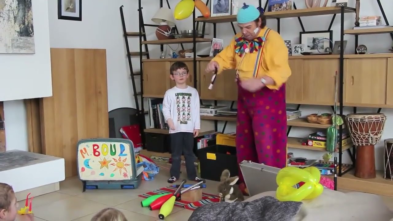 Monsieur Boul clown anniversaire enfants Annecy Genève Haute Savoie animation spectacle Père Noël.