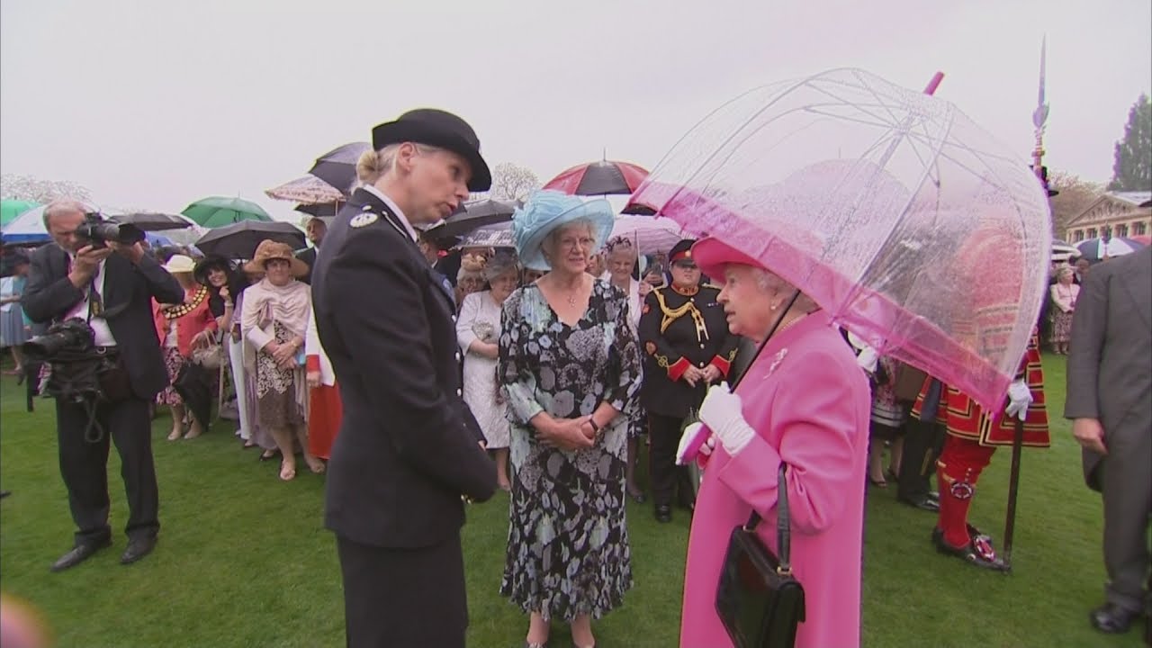 Queen caught on camera calling Chinese officials 'very rude'